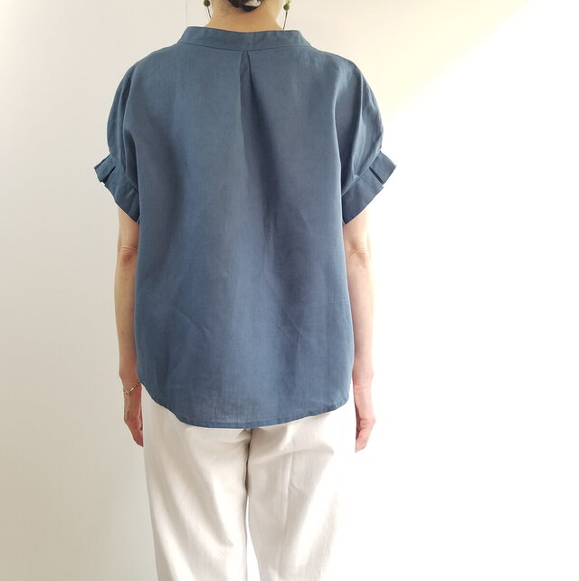 可憐な夏のリネンシャツ★タックフリルの袖と丸みのあるヘムラインが可愛い インディゴブルー | 5L～7L