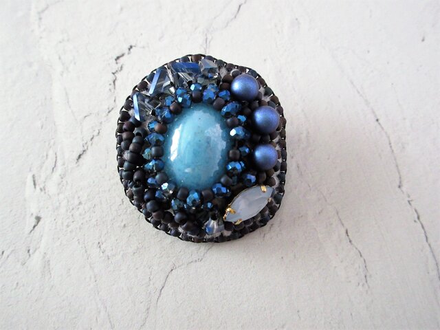 Brooch ビーズ刺繍 チェコガラス(K1045)の画像1枚目