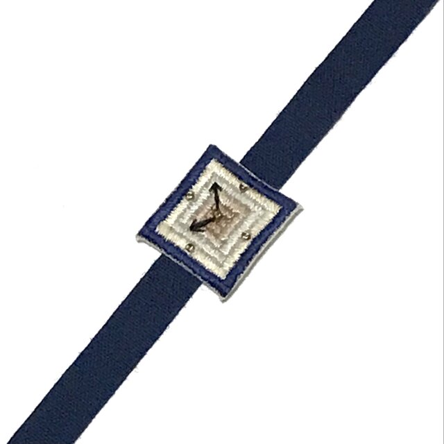 腕時計モチーフの刺繍ブレスレット