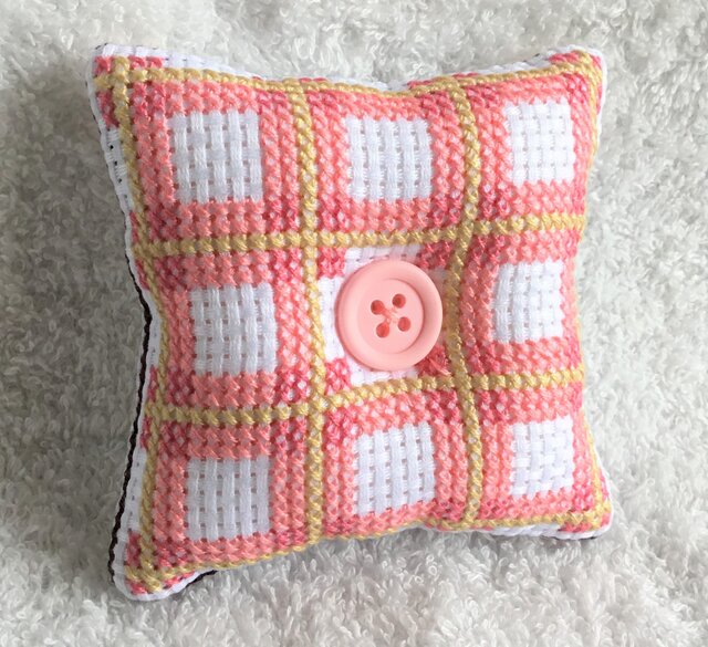 クロスステッチのピンクッション～チェック柄・ピンク～ | iichi 日々