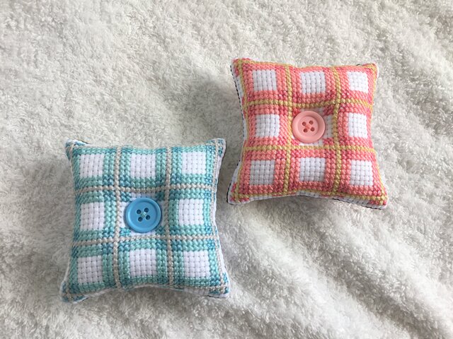 クロスステッチのピンクッション～チェック柄・ブルー～ | iichi 日々