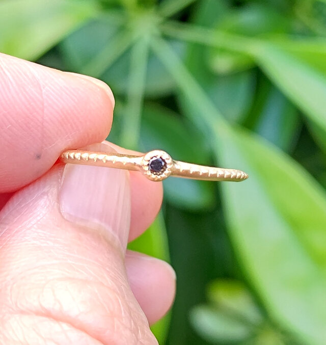 ブラックダイヤモンド2㎜ラウンド　お守りのようなシルバー925製リング