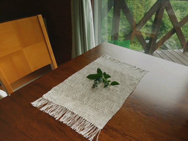 値下げしました!　ランチョンマット 手刺繍 リネン ティーマット 手織ティーマット(ランチョンマットB) 綿とリネン(少々)、26.5cm