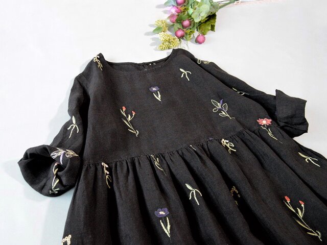 リネン100%花草総刺繍入りポケット付シンプルな七分袖ワンピース♪の画像1枚目
