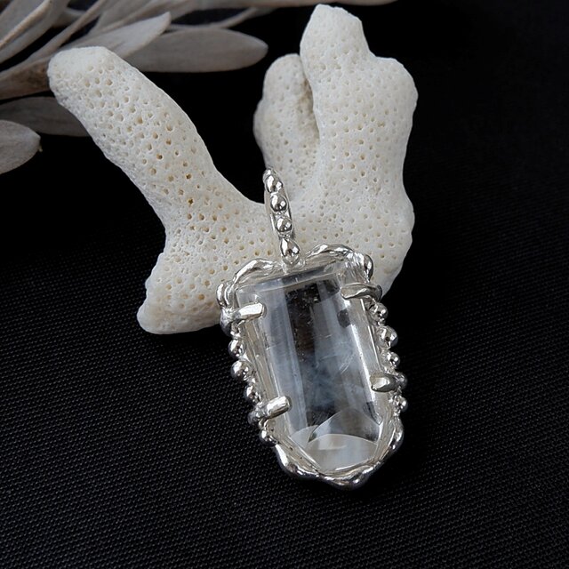～レアストーン～　ブルーゴーストクォーツの粒飾りペンダント　2