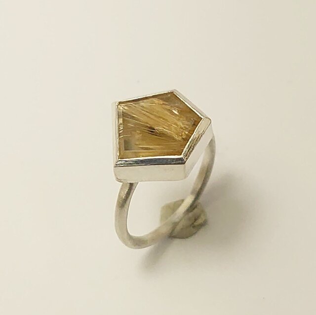 ギラッと光るルチルクォーツ pentagon シルバー925製リング | iichi