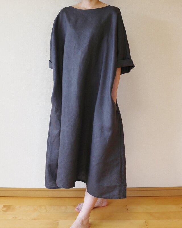 オーバーサイズのワンピース　ドルマン　リネン100％　チャコールグレー
