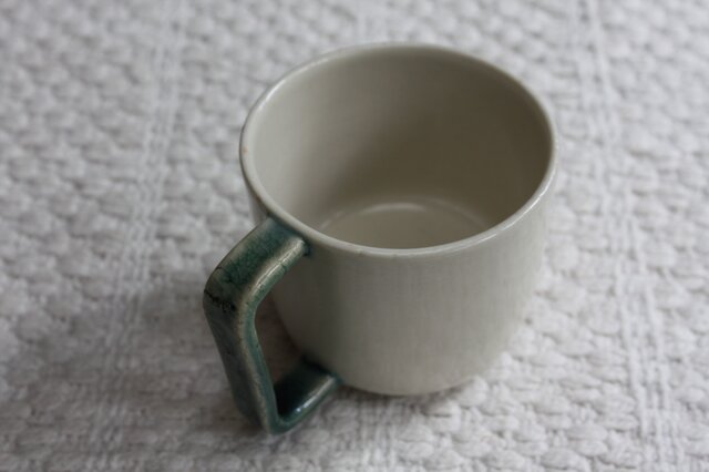 青ガラス釉取っ手の染付カップ コトネアスター Iichi ハンドメイド クラフト作品 手仕事品の通販
