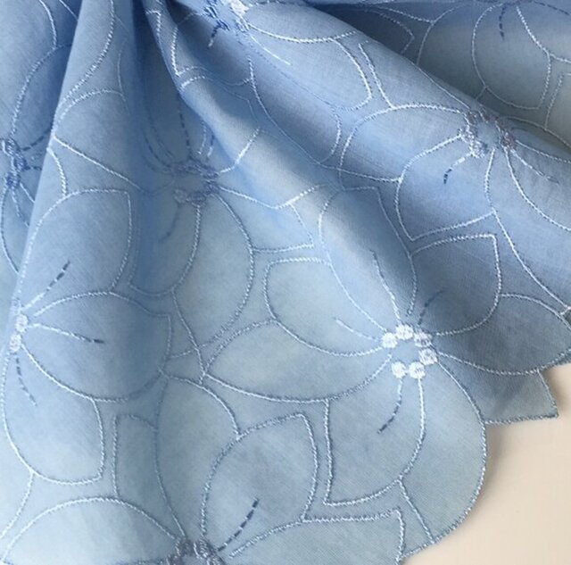 藍染刺繍ハンカチ テッセン（浅葱色） | iichi 日々の暮らしを