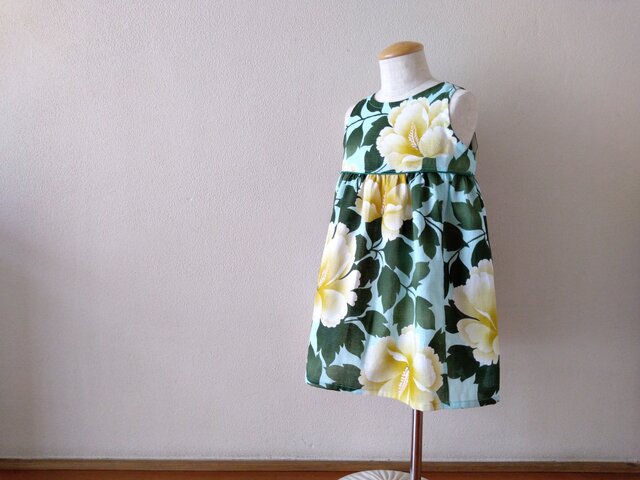 子供 浴衣地ひかえめフレアーワンピース 後ろボタン ハイビスカス 80 130サイズ 受注製作 Iichi ハンドメイド クラフト作品 手仕事品の通販