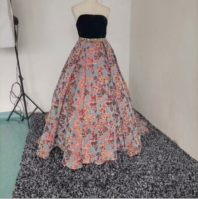 素敵なカラードレス ベアトップ 高級ベロア 枝花刺繍 編み上げ イブニングドレスウェディングドレス