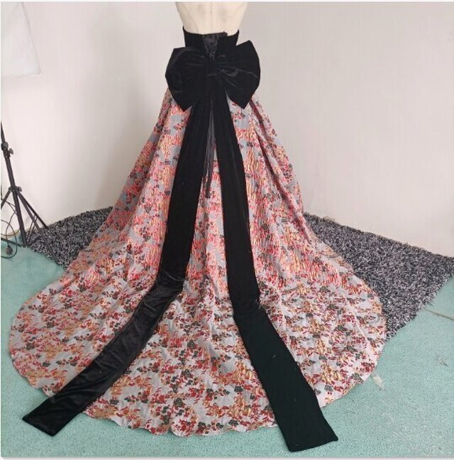 購入日本素敵なカラードレス ベアトップ 高級ベロア 枝花刺繍 編み上げ イブニングドレス ウェディングドレス
