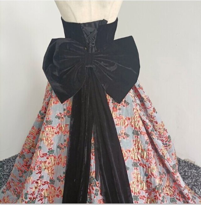 素敵なカラードレス ベアトップ 高級ベロア 枝花刺繍 編み上げ イブニングドレスウェディングドレス