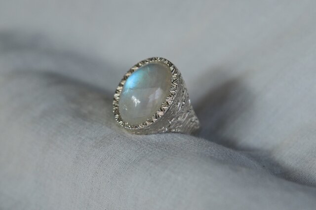 月のヒカリ◇レインボームーンストーン／ホワイトラブラドライトの