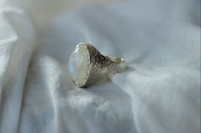 月のヒカリ◇レインボームーンストーン／ホワイトラブラドライトの