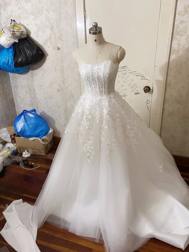 エレガント ウエディングドレス 高級刺繍 ベアトップ トレーン 結婚式/披露宴フォーマル/ドレス