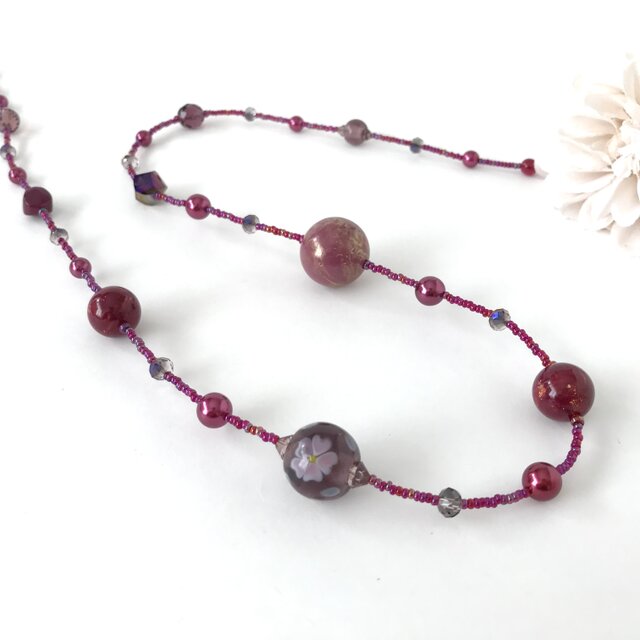 大ぶりロングネックレス 赤紫 | iichi 日々の暮らしを心地よくする