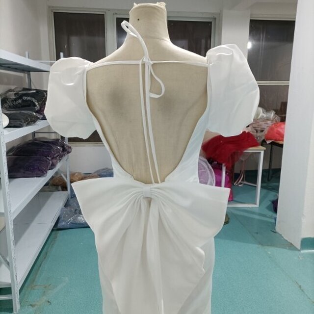 美品！フランス風ウエディングドレス ホワイト 光沢サテン パフスリーブ 憧れのドレス | iichi ハンドメイド・クラフト作品・手仕事品の通販