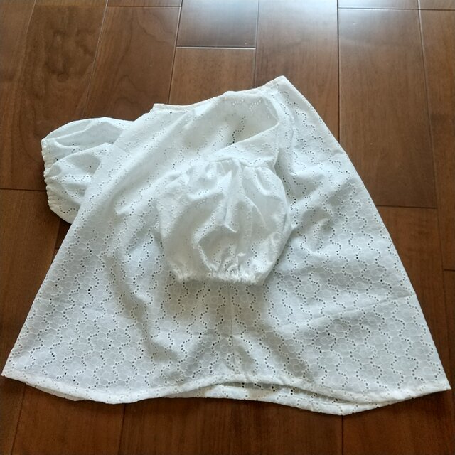 フラワーコットンレースのパフスリーブトップス