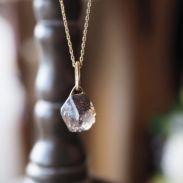 一点モノ＊鉱物を纏う・スーパーセブンネックレス（ヘキサピラミッド・六角すい）