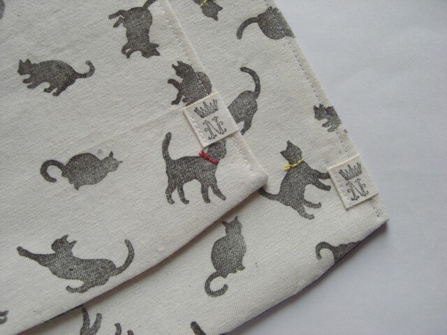 猫スタンプのブックカバー(red, blue)の画像1枚目