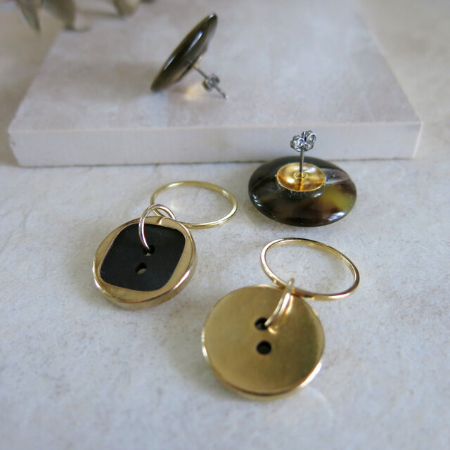 2way べっ甲&ゴールド×ブラック ヴィンテージボタンピアス 大ぶり 