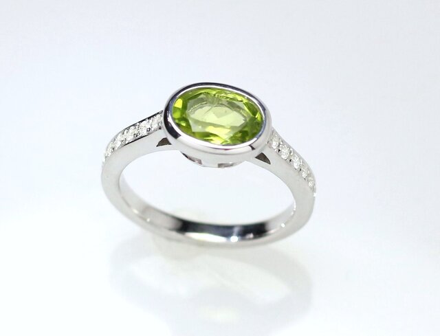 Pt900 ペリドットリング 1.21ct | iichi 日々の暮らしを心地よくする
