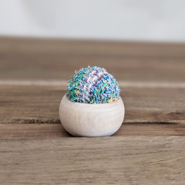 手織り　たまこのちび針山