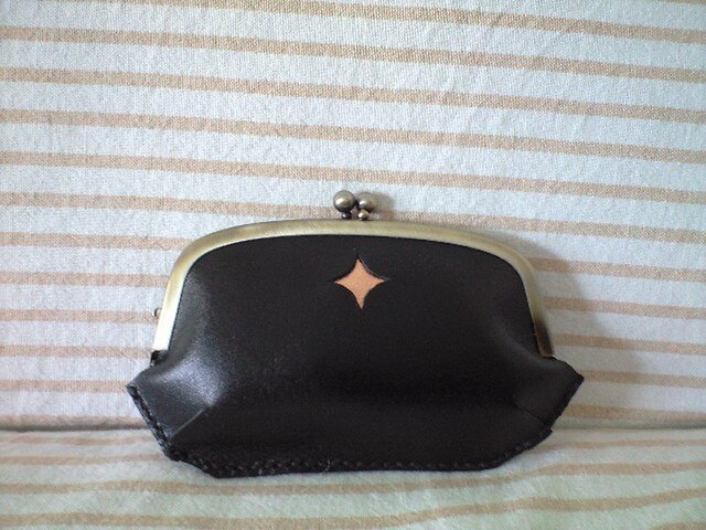 がま口(黒にピンクゴールド星)の画像1枚目