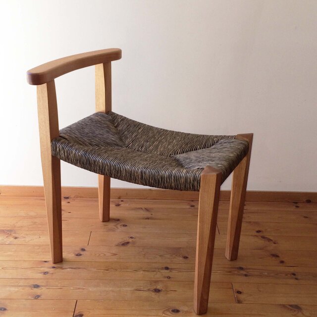 泥染め和紙編み/ひじ付スツール クルミ ch1307 | iichi 日々の暮らしを