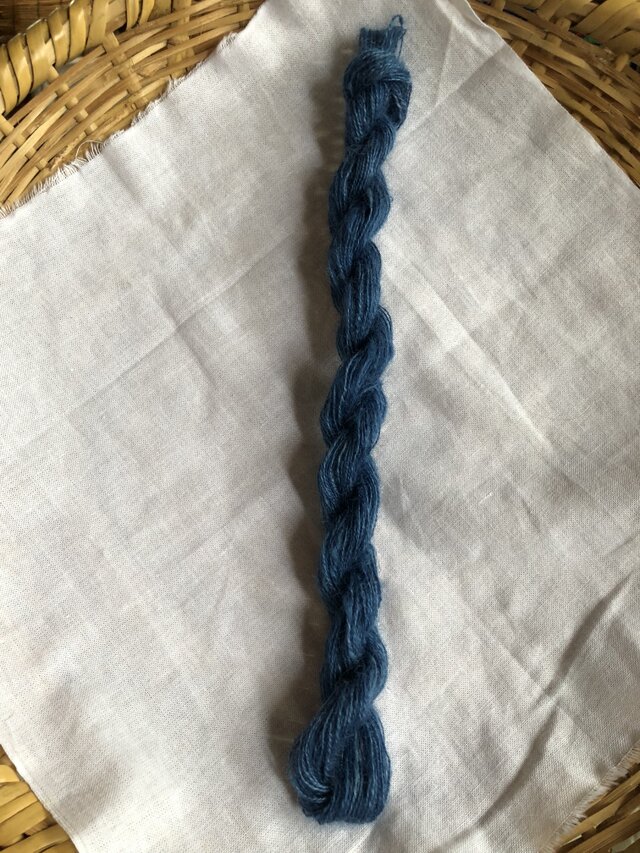 宵市の独楽糸 藍染ダニーデン羊(淡色)D