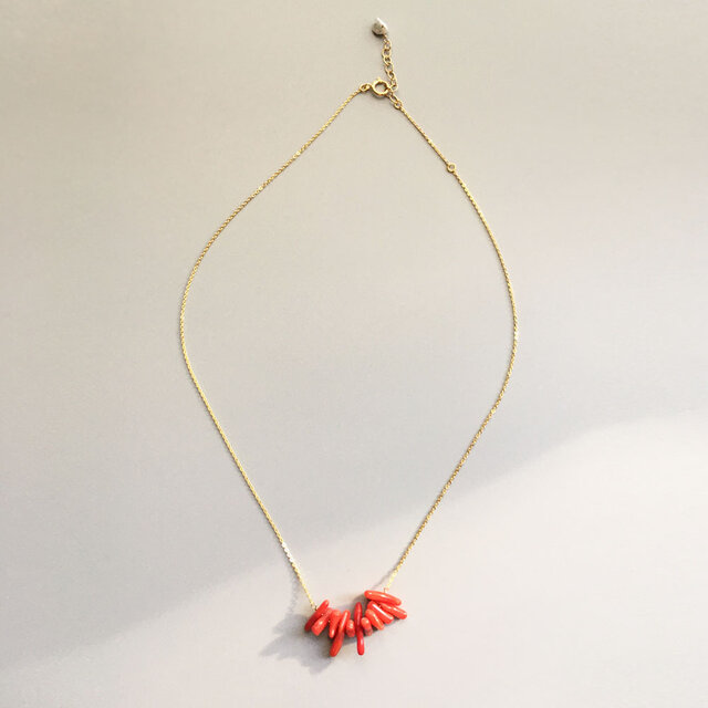 ◎金具は金色メッキですネックレス　【N65】 赤珊瑚　コーラル　和風　アンティーク調　首飾り