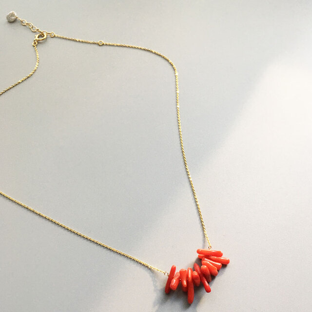 ◎金具は金色メッキですネックレス　【N65】 赤珊瑚　コーラル　和風　アンティーク調　首飾り