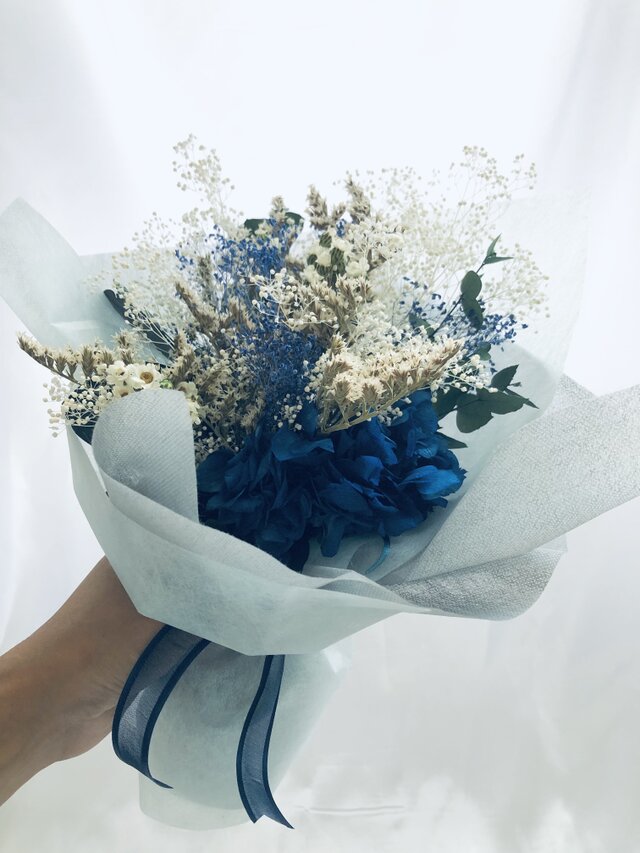 青のかすみ草　バラ　ユーカリ　アジサイ　花束　ドライフラワー