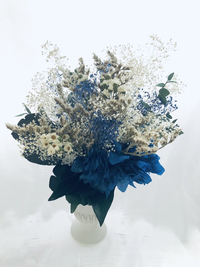 プリザーブドフラワー青い紫陽花とかすみ草と小花の花束 | iichi