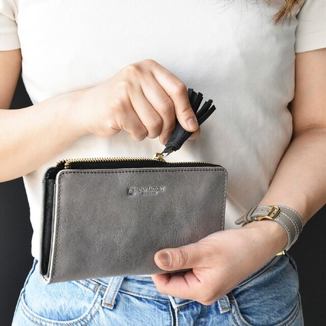 日輪レザー グレージュ 長財布 スキミング防止付き 日本製 本革 名入れ 持ち手タッセル Jaw021 Iichi ハンドメイド クラフト作品 手 仕事品の通販