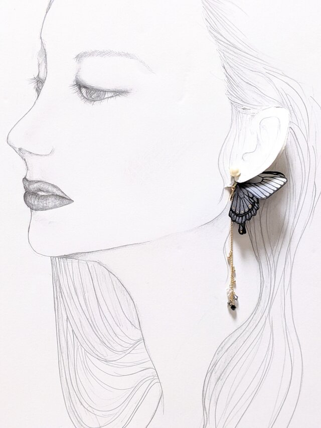 【ダークシリーズ】蝶のピアス(アゲハ) グレー