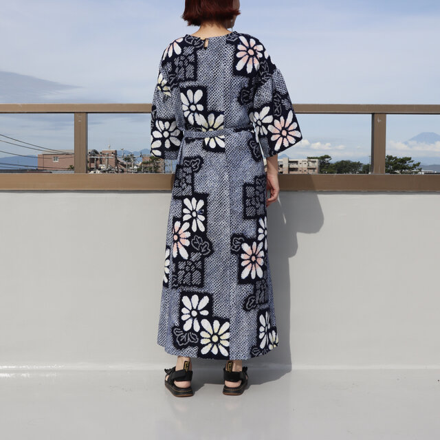着物リメイク 絞り染め浴衣のフリル袖ワンピース ロング 花 L Iichi ハンドメイド クラフト作品 手仕事品の通販