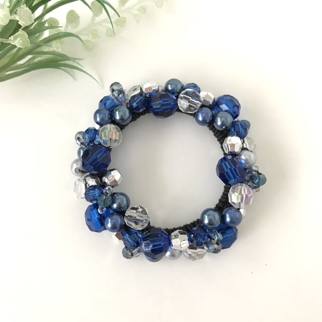 ☆マコ☆様 ハーフ シュシュ☆ビーズ ヘアゴム☆ハンドメイド コバルトブルー のクロッシェ シュシュ 青 かぎ針編み ビジュー ビーズ