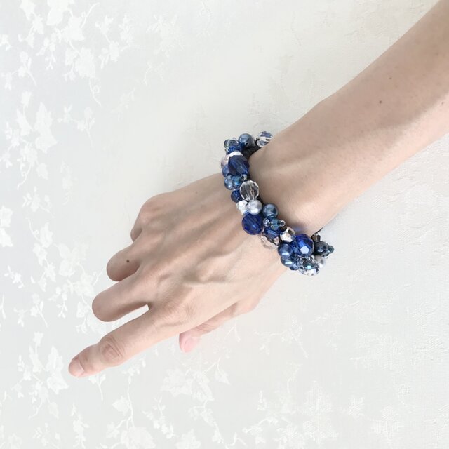 コバルトブルー のクロッシェ シュシュ 青 かぎ針編み ビジュー ビーズ