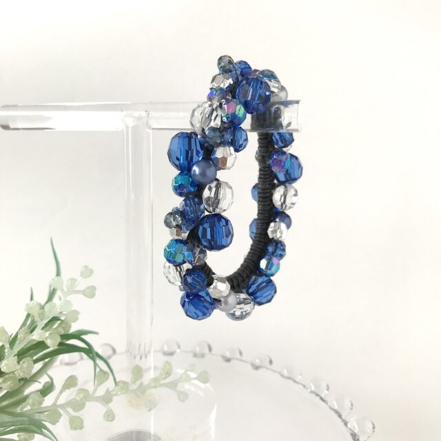 コバルトブルー のクロッシェ シュシュ 青 かぎ針編み ビジュー ビーズ
