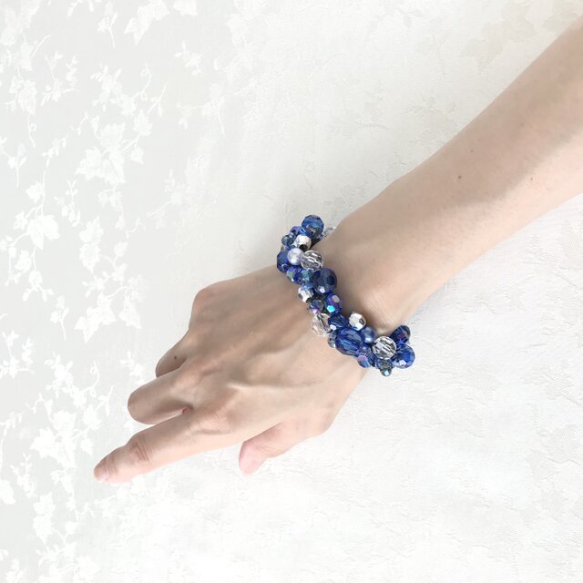 コバルトブルー のクロッシェ シュシュ 青 かぎ針編み ビジュー ビーズ