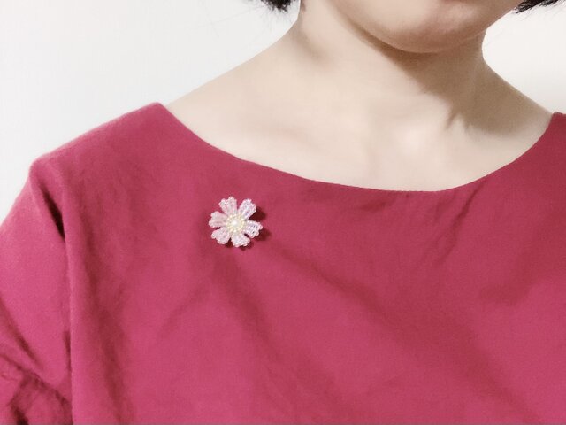 コスモスのシンプルブローチ 1つの値段です Iichi ハンドメイド クラフト作品 手仕事品の通販