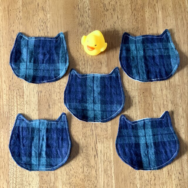 グリーンチェックの可愛い猫モチーフコースター♪