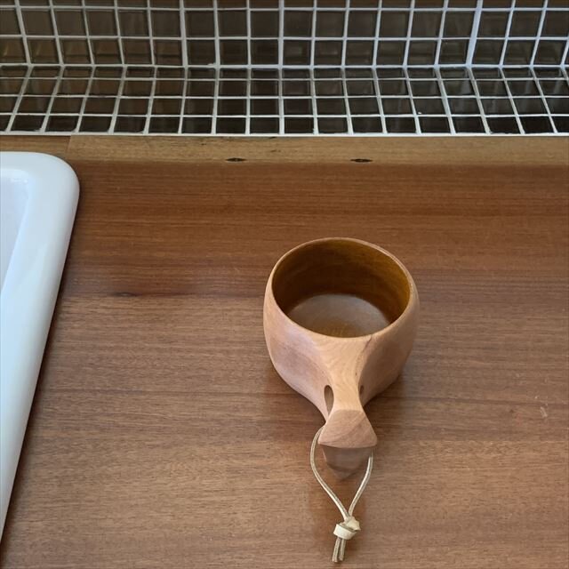 桜材のククサ内面【伝統工芸士の漆塗り】マグカップ　送料無料１点もの　kom-027