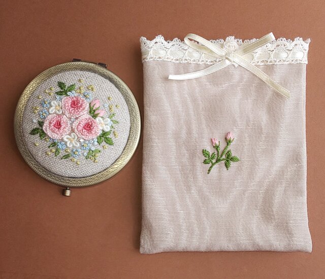 バラの刺繍のコンパクトミラー(手刺繍) iichi ハンドメイド・アンティーク・食品・ギフト・手作り