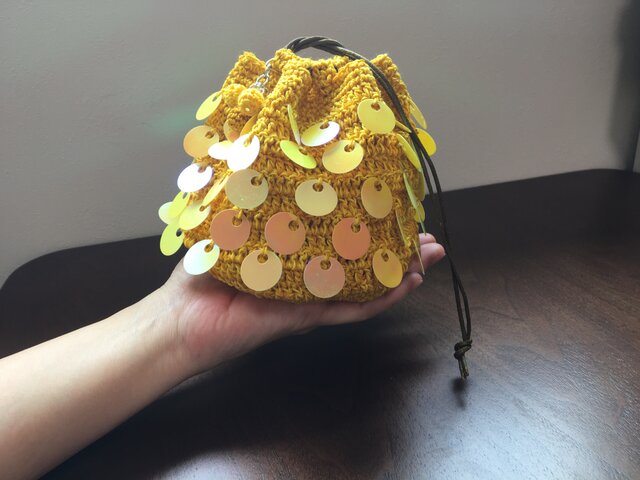 シルバーゴールド編み込み巾着袋 タッセル付き シルバーゴールド編み込み巾着袋 タッセル付き シルバーゴールド