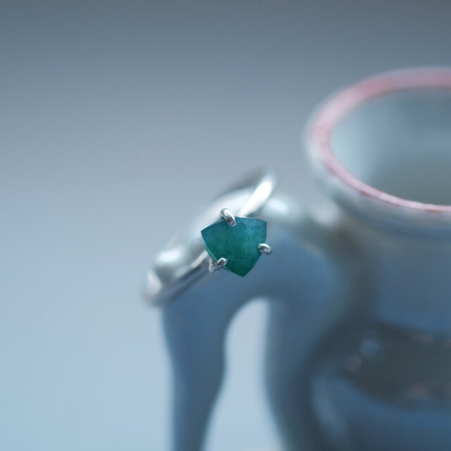 三角 緑水晶 リング シルバー925 | iichi 日々の暮らしを心地よくする