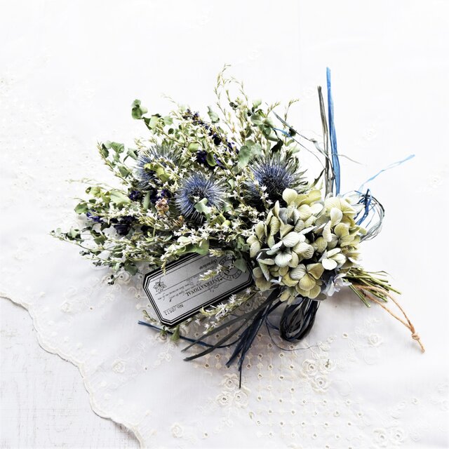 エリンジュームとユーカリのシンプルなスワッグ　