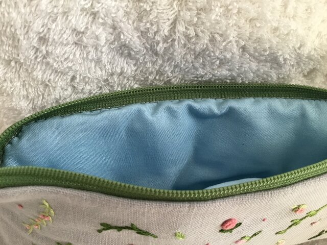 花刺繍のメガネケース～ピンクの小花～ | iichi 日々の暮らしを